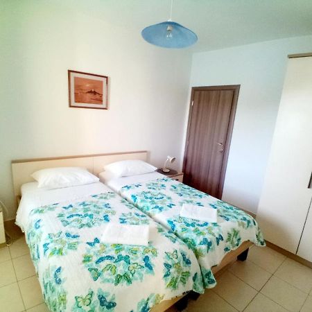Apartment Luna Tribunj ตรีบูนย์ ภายนอก รูปภาพ