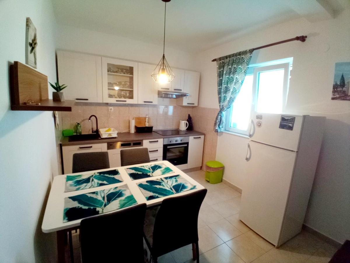 Apartment Luna Tribunj ตรีบูนย์ ภายนอก รูปภาพ