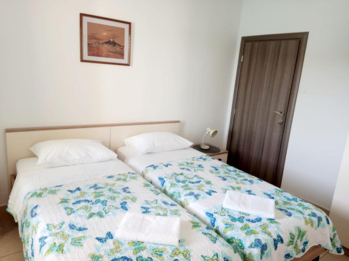 Apartment Luna Tribunj ตรีบูนย์ ภายนอก รูปภาพ