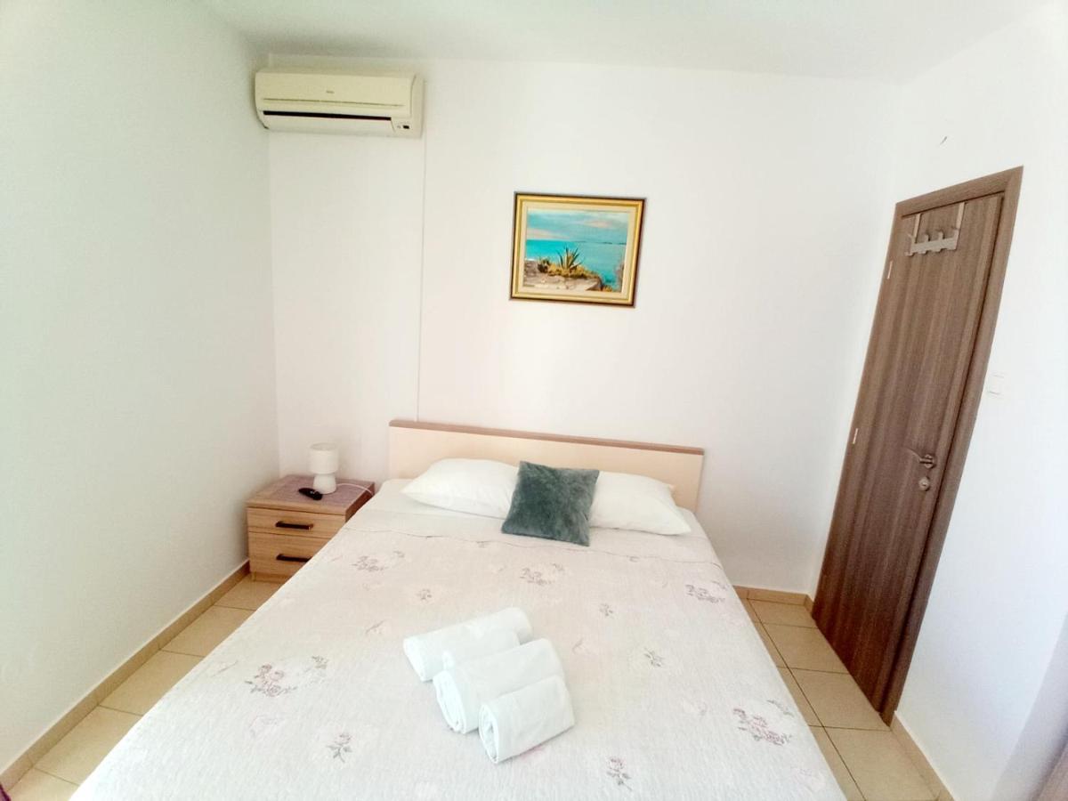 Apartment Luna Tribunj ตรีบูนย์ ภายนอก รูปภาพ