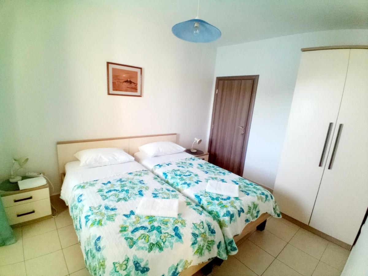 Apartment Luna Tribunj ตรีบูนย์ ภายนอก รูปภาพ