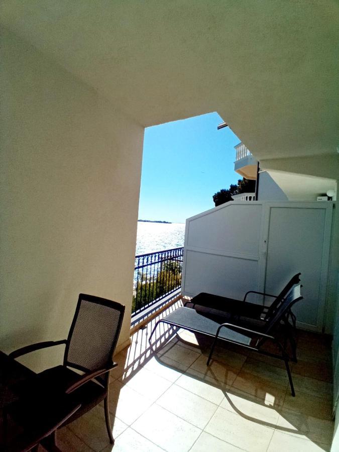 Apartment Luna Tribunj ตรีบูนย์ ภายนอก รูปภาพ