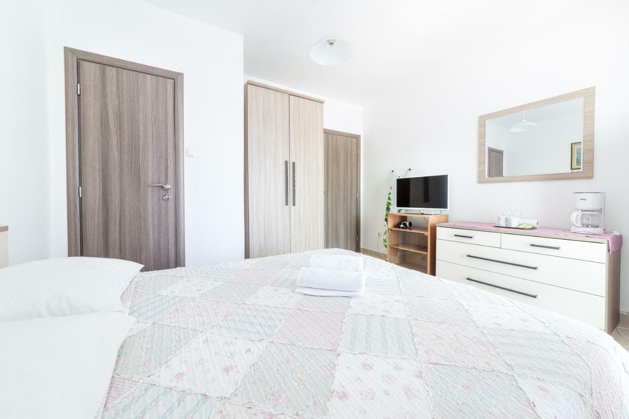 Apartment Luna Tribunj ตรีบูนย์ ภายนอก รูปภาพ
