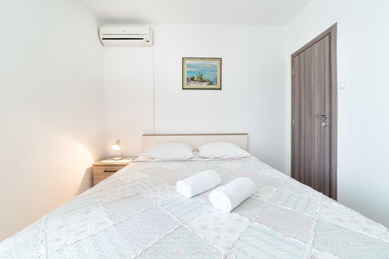 Apartment Luna Tribunj ตรีบูนย์ ภายนอก รูปภาพ